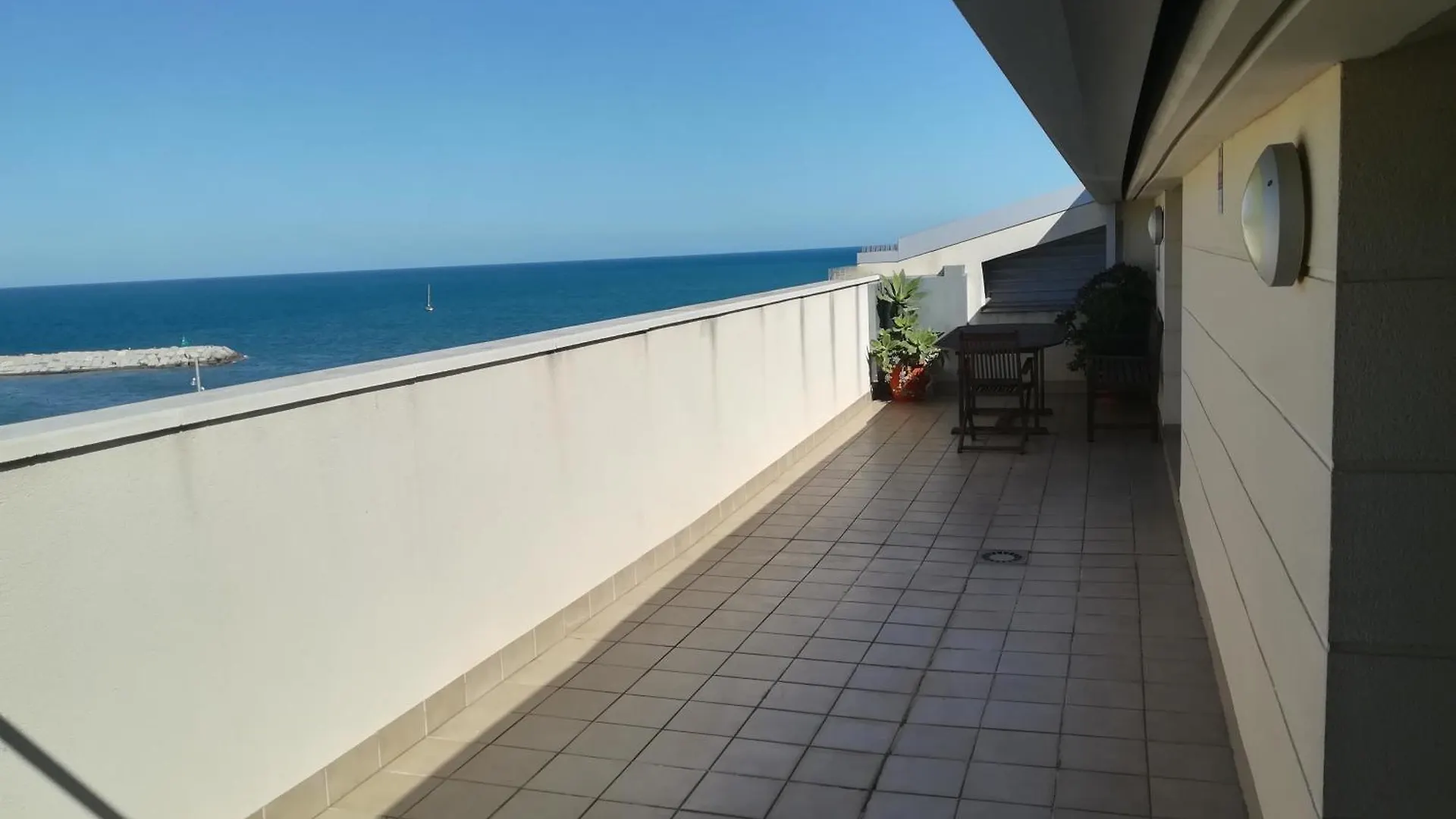 Primera Linea De Mar Badalona Homestay